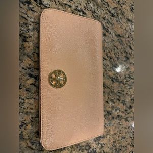 Tory Burch clutch bubbly caviar leather beige